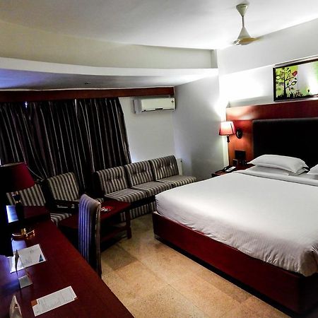 Femina Hotel Tiruchirappalli Esterno foto