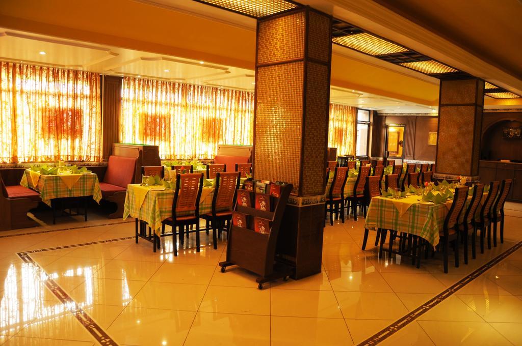 Femina Hotel Tiruchirappalli Esterno foto
