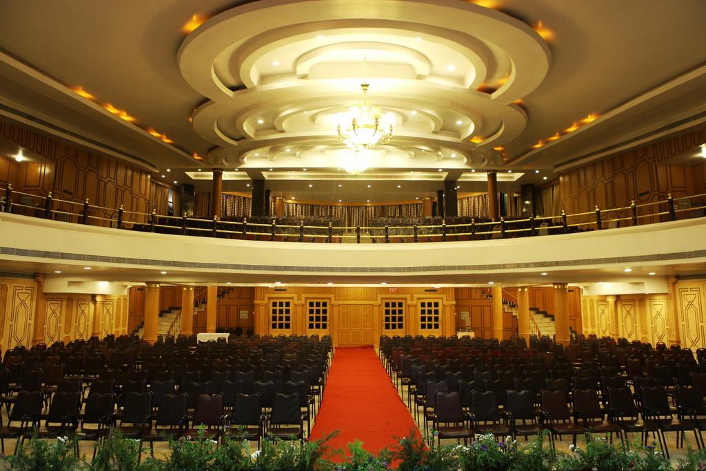 Femina Hotel Tiruchirappalli Esterno foto