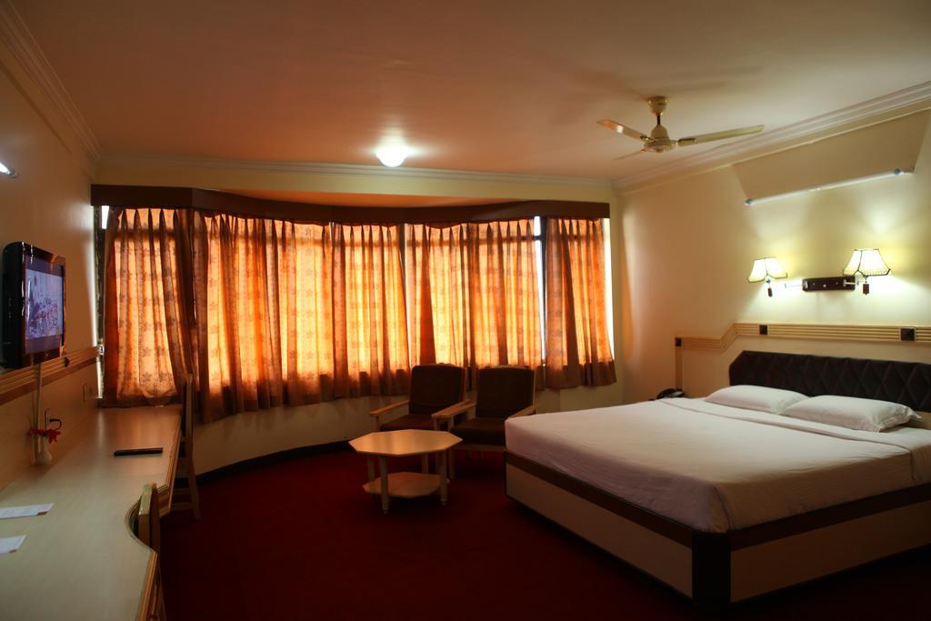 Femina Hotel Tiruchirappalli Esterno foto