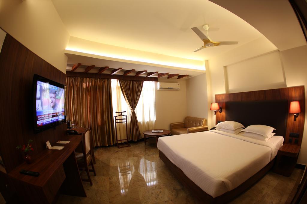 Femina Hotel Tiruchirappalli Esterno foto