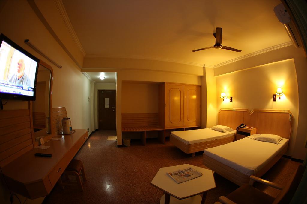 Femina Hotel Tiruchirappalli Esterno foto