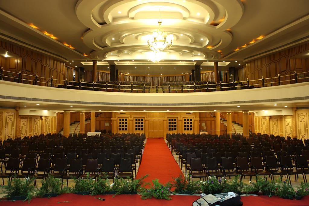 Femina Hotel Tiruchirappalli Esterno foto
